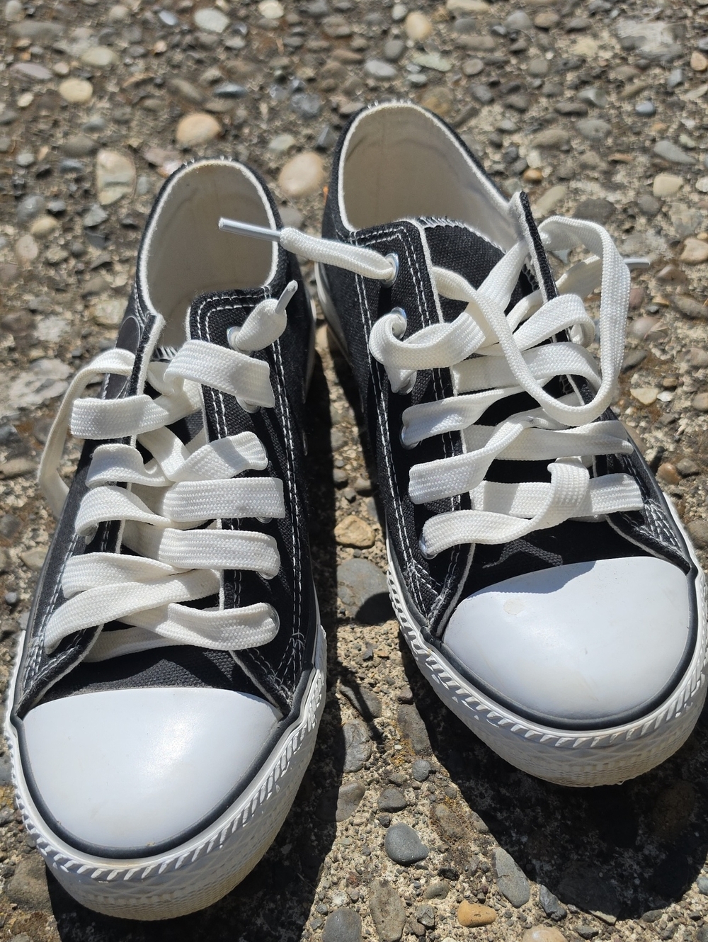 Classic Kids Low-Top Sneakers in Black and White